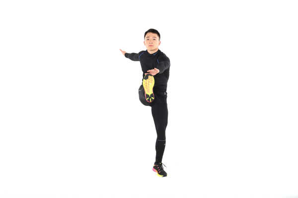 垫步直腿跳